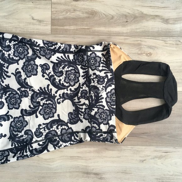 lululemon athletica B&W Lace Scoop Neck Tank - Picture 3 of 4